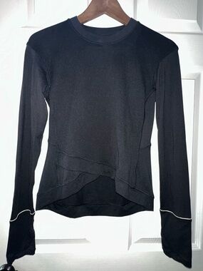 Lululemon Close to Crossing Long Sleeve Black  Size 4
